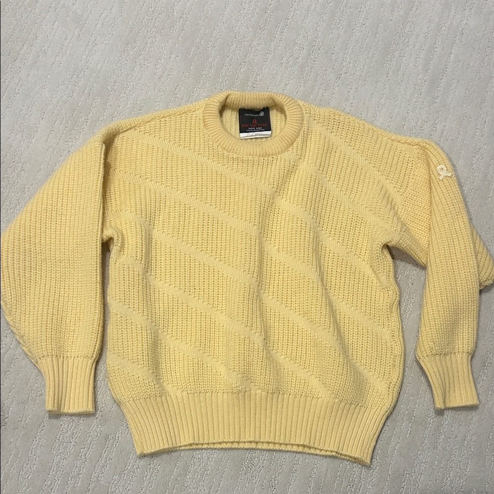 100% wool vintage Yellow Knit Sweater made in USA soft yellow colour size S